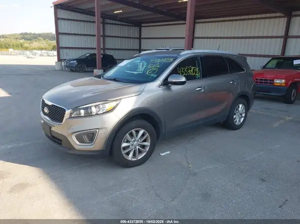 5XYPGDA34HG246114 2017 KIA SORENTO - Image 2