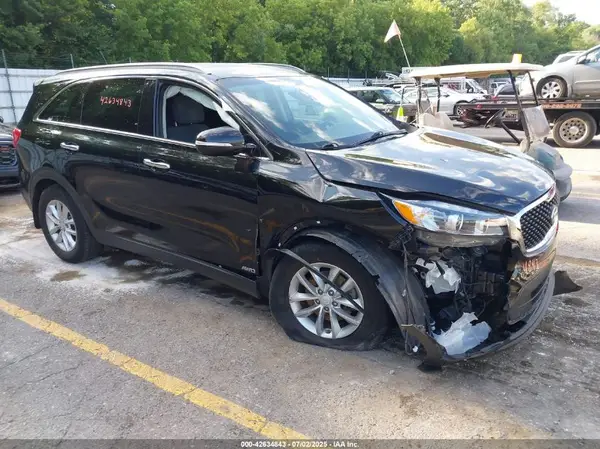 5XYPGDA34HG262460 2017 KIA SORENTO - Image 1