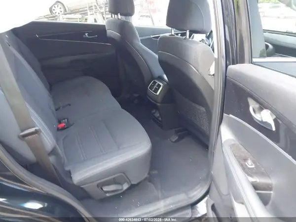 5XYPGDA34HG262460 2017 KIA SORENTO - Image 8