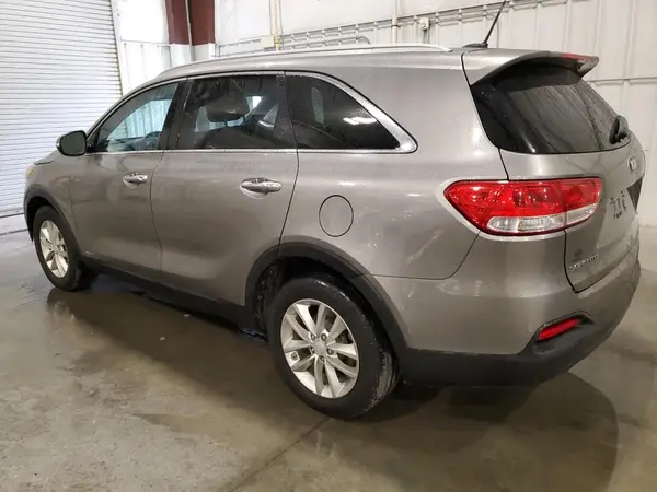 5XYPGDA34HG264564 2017 KIA SORENTO - Image 2