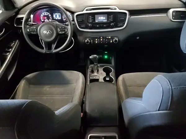 5XYPGDA34HG264564 2017 KIA SORENTO - Image 8