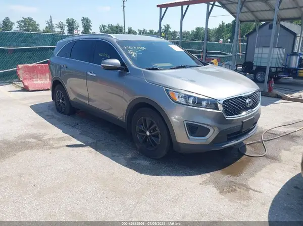 5XYPGDA34HG265178 2017 KIA SORENTO - Image 1