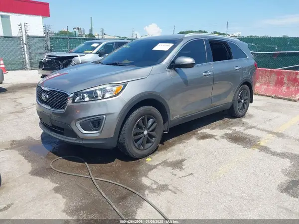 5XYPGDA34HG265178 2017 KIA SORENTO - Image 2
