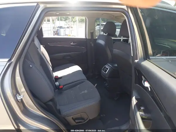 5XYPGDA34HG265178 2017 KIA SORENTO - Image 8