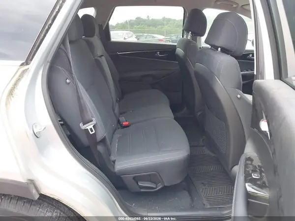 5XYPGDA34HG269201 2017 KIA SORENTO - Image 8
