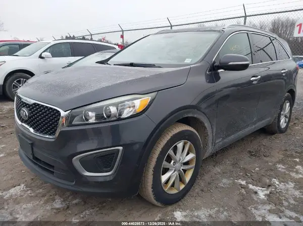 5XYPGDA34HG276990 2017 KIA SORENTO - Image 2