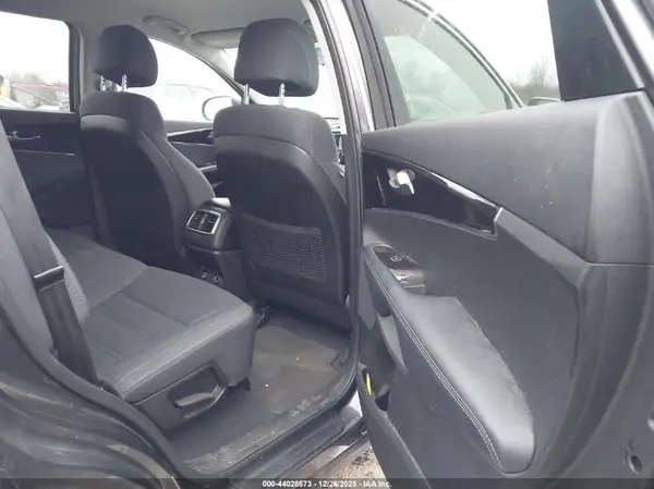5XYPGDA34HG276990 2017 KIA SORENTO - Image 8