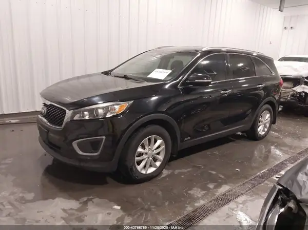 5XYPGDA34HG281798 2017 KIA SORENTO - Image 2