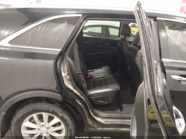 5XYPGDA34HG281798 2017 KIA SORENTO - Image 8