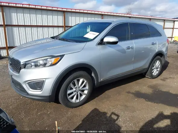 5XYPGDA34HG282272 2017 KIA SORENTO - Image 2