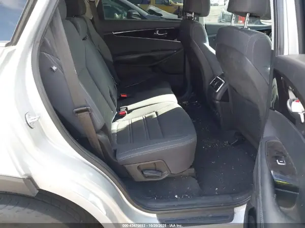 5XYPGDA34HG282272 2017 KIA SORENTO - Image 8