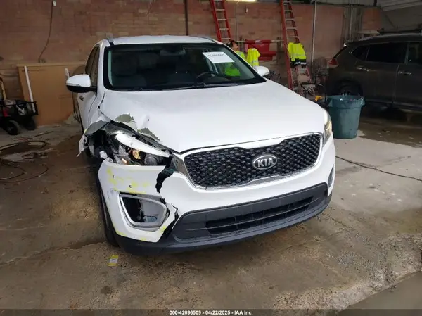 5XYPGDA34HG283261 2017 KIA SORENTO - Image 1