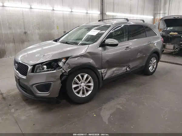 5XYPGDA34HG284880 2017 KIA SORENTO - Image 2