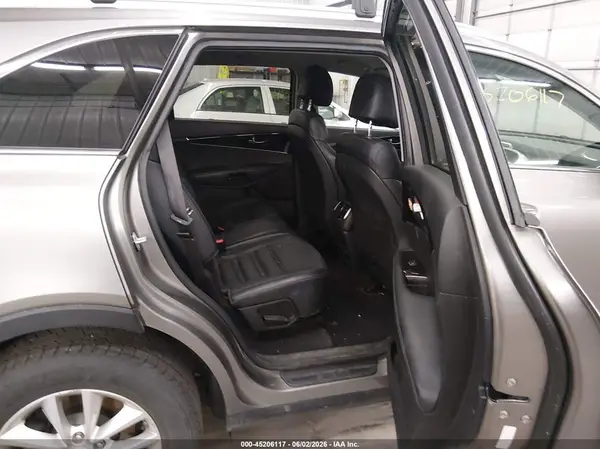 5XYPGDA34HG284880 2017 KIA SORENTO - Image 8
