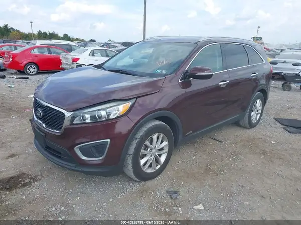 5XYPGDA34HG285897 2017 KIA SORENTO - Image 2