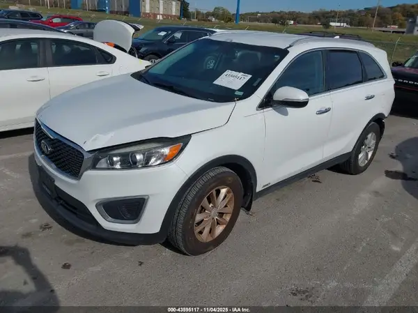 5XYPGDA34HG286113 2017 KIA SORENTO - Image 2
