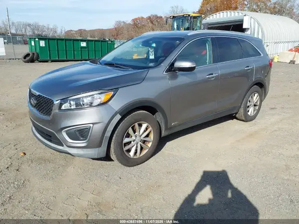 5XYPGDA34HG297600 2017 KIA SORENTO - Image 2