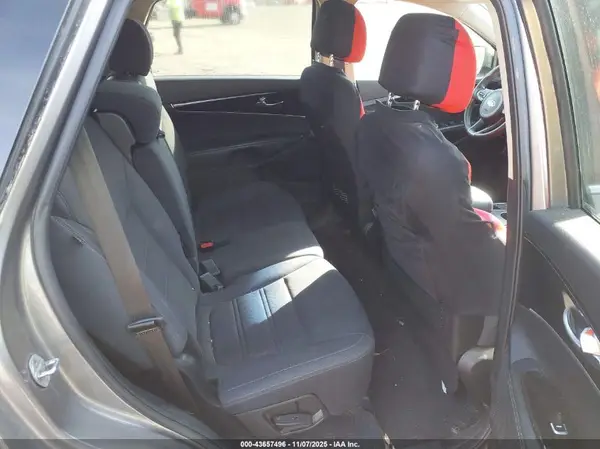 5XYPGDA34HG297600 2017 KIA SORENTO - Image 8
