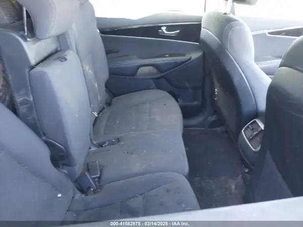 5XYPGDA34HG303587 2017 KIA SORENTO - Image 8