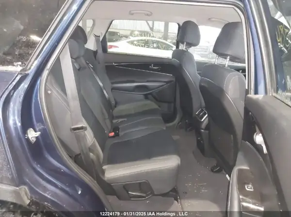5XYPGDA34HG330384 2017 KIA SORENTO - Image 8