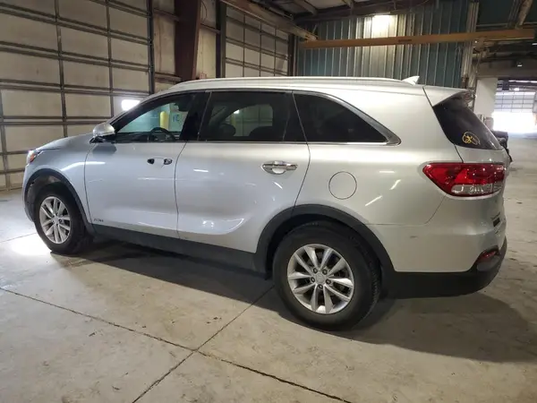 5XYPGDA34JG345778 2018 KIA SORENTO - Image 2
