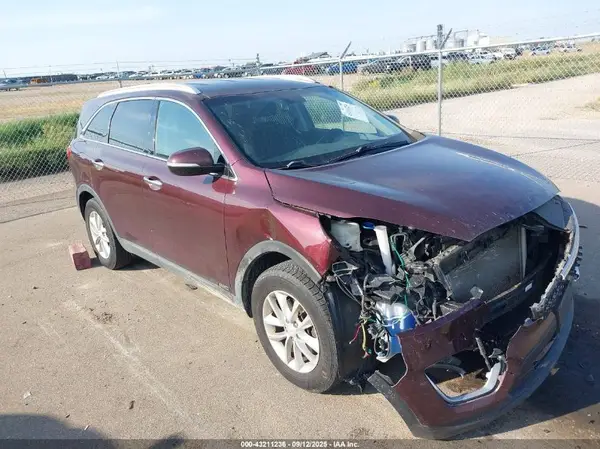 5XYPGDA34JG349815 2018 KIA SORENTO - Image 1