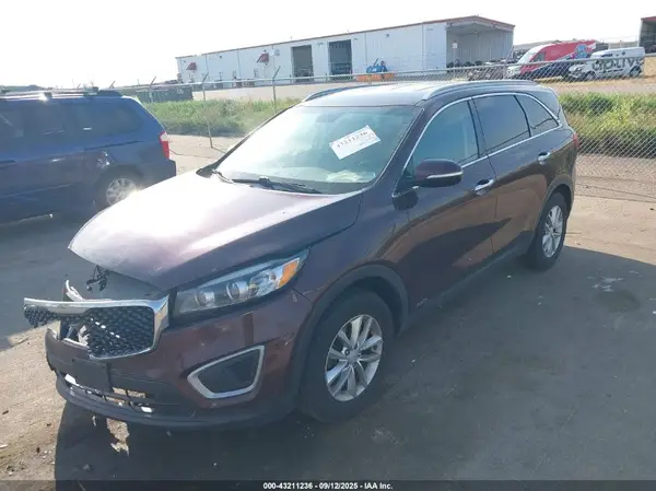 5XYPGDA34JG349815 2018 KIA SORENTO - Image 2