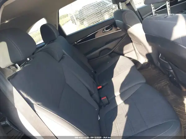 5XYPGDA34JG349815 2018 KIA SORENTO - Image 8