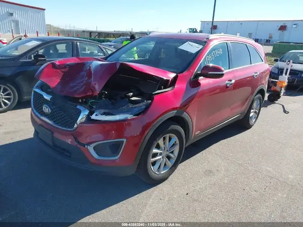 5XYPGDA34JG350253 2018 KIA SORENTO - Image 2