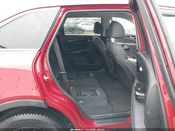 5XYPGDA34JG362662 2018 KIA SORENTO - Image 8