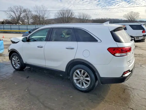 5XYPGDA34JG367070 2018 KIA SORENTO - Image 2