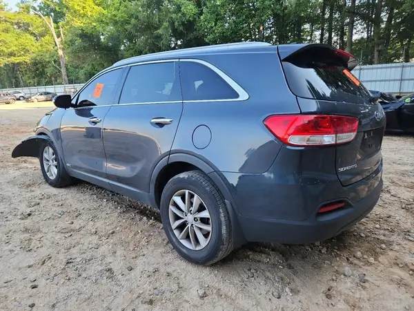 5XYPGDA34JG368042 2018 KIA SORENTO - Image 2