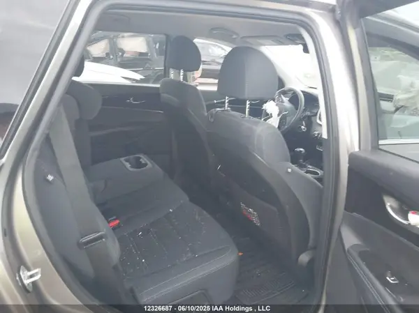 5XYPGDA34JG377260 2018 KIA SORENTO - Image 8