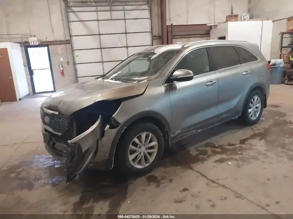 5XYPGDA34JG380918 2018 KIA SORENTO - Image 2