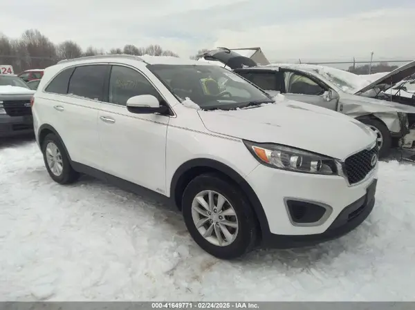 5XYPGDA34JG404831 2018 KIA SORENTO - Image 1