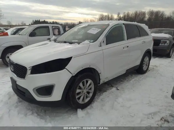 5XYPGDA34JG404831 2018 KIA SORENTO - Image 2