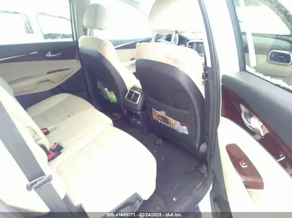 5XYPGDA34JG404831 2018 KIA SORENTO - Image 8