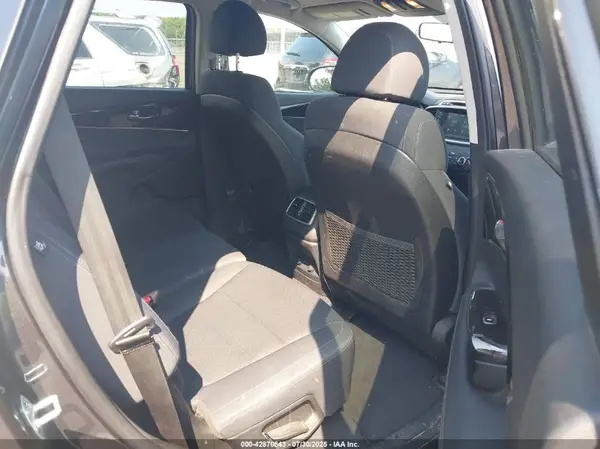 5XYPGDA34JG407163 2018 KIA SORENTO - Image 8