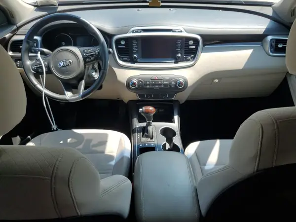 5XYPGDA34JG415442 2018 KIA SORENTO - Image 8