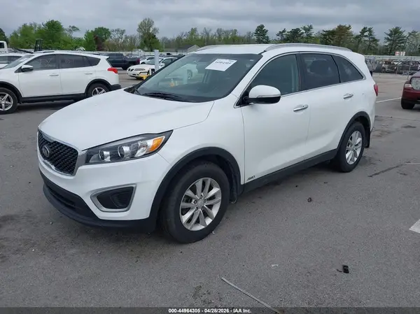 5XYPGDA34JG424352 2018 KIA SORENTO - Image 2