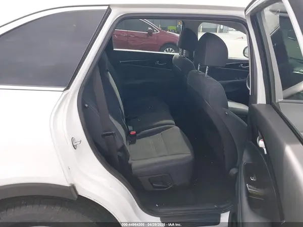 5XYPGDA34JG424352 2018 KIA SORENTO - Image 8