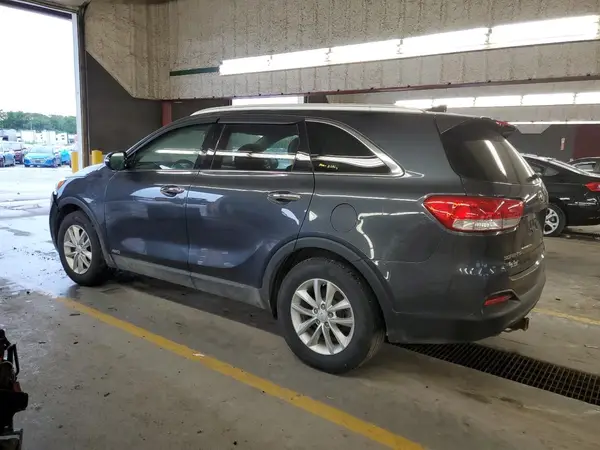 5XYPGDA34JG426098 2018 KIA SORENTO - Image 2
