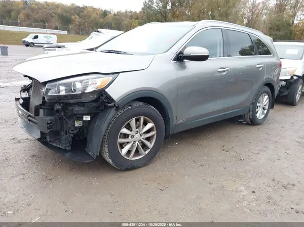 5XYPGDA34JG427381 2018 KIA SORENTO - Image 2