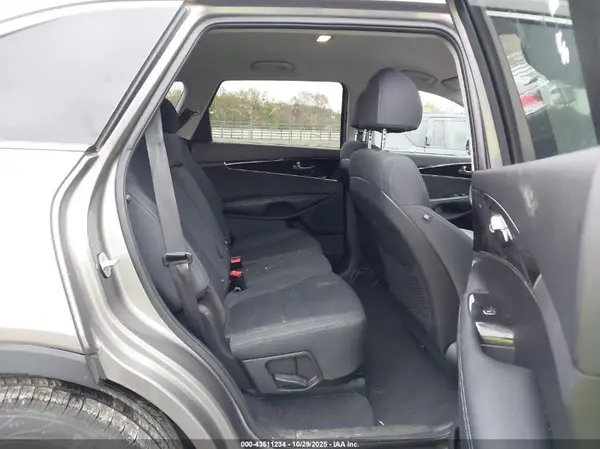 5XYPGDA34JG427381 2018 KIA SORENTO - Image 8