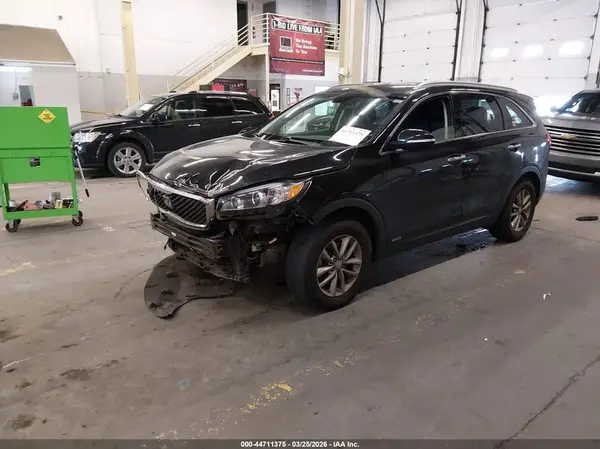 5XYPGDA34JG429809 2018 KIA SORENTO - Image 2
