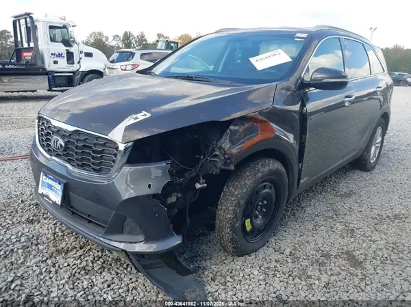 5XYPGDA34KG434414 2019 KIA SORENTO - Image 2