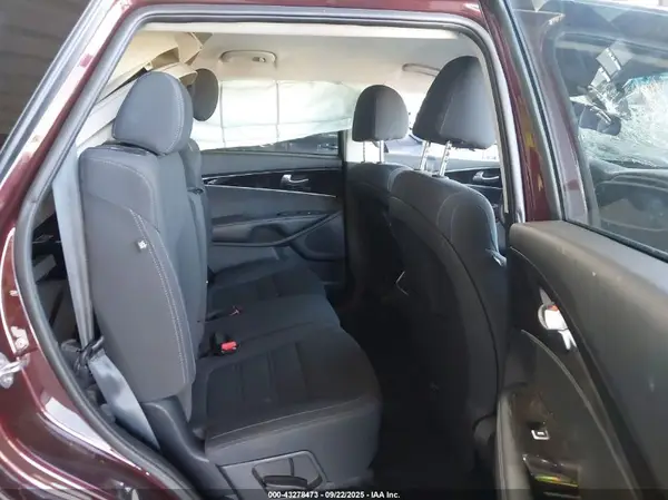 5XYPGDA34KG434770 2019 KIA SORENTO - Image 8