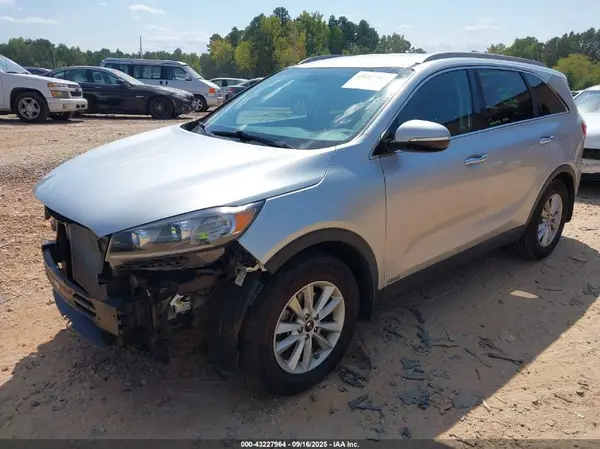 5XYPGDA34KG437524 2019 KIA SORENTO - Image 2