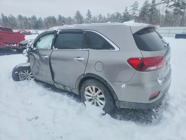 5XYPGDA34KG438947 2019 KIA SORENTO - Image 2