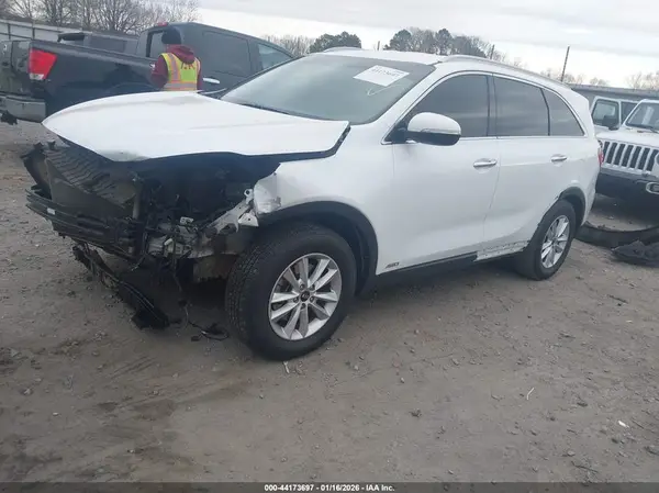 5XYPGDA34KG440696 2019 KIA SORENTO - Image 2